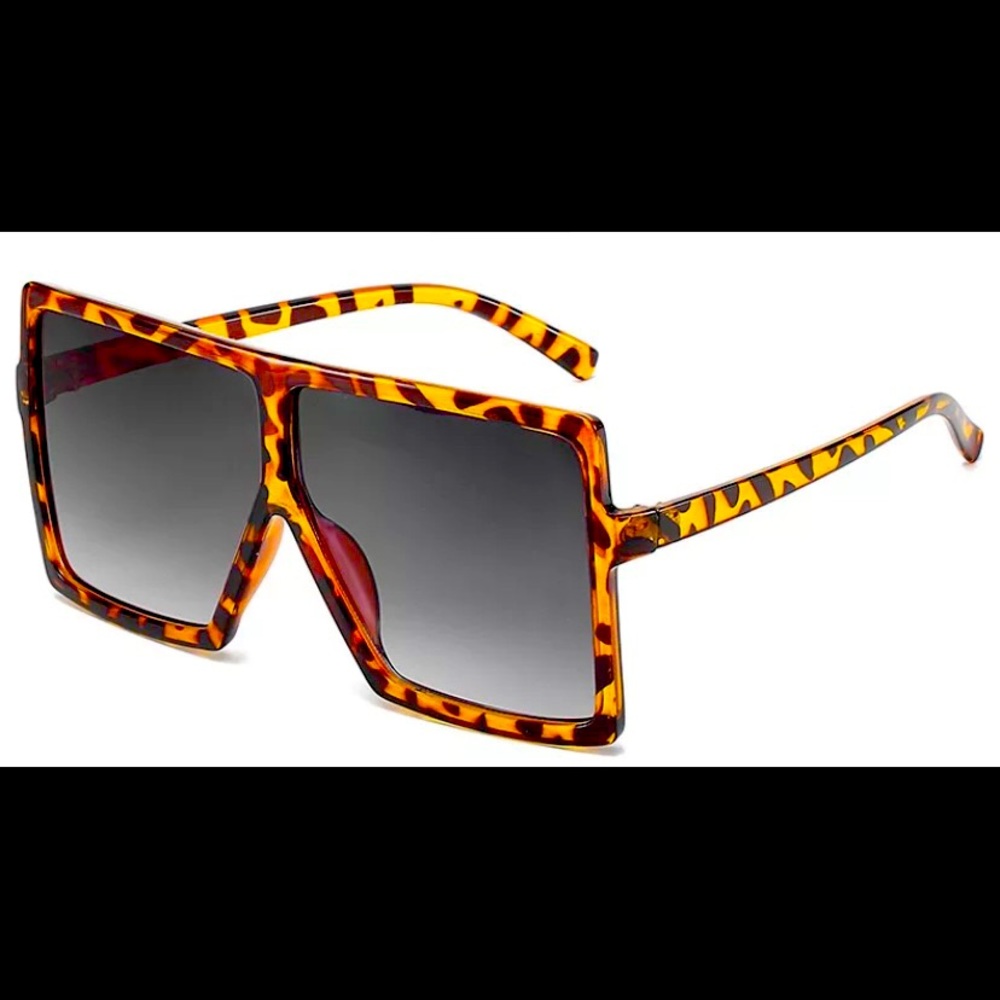 Ari shades